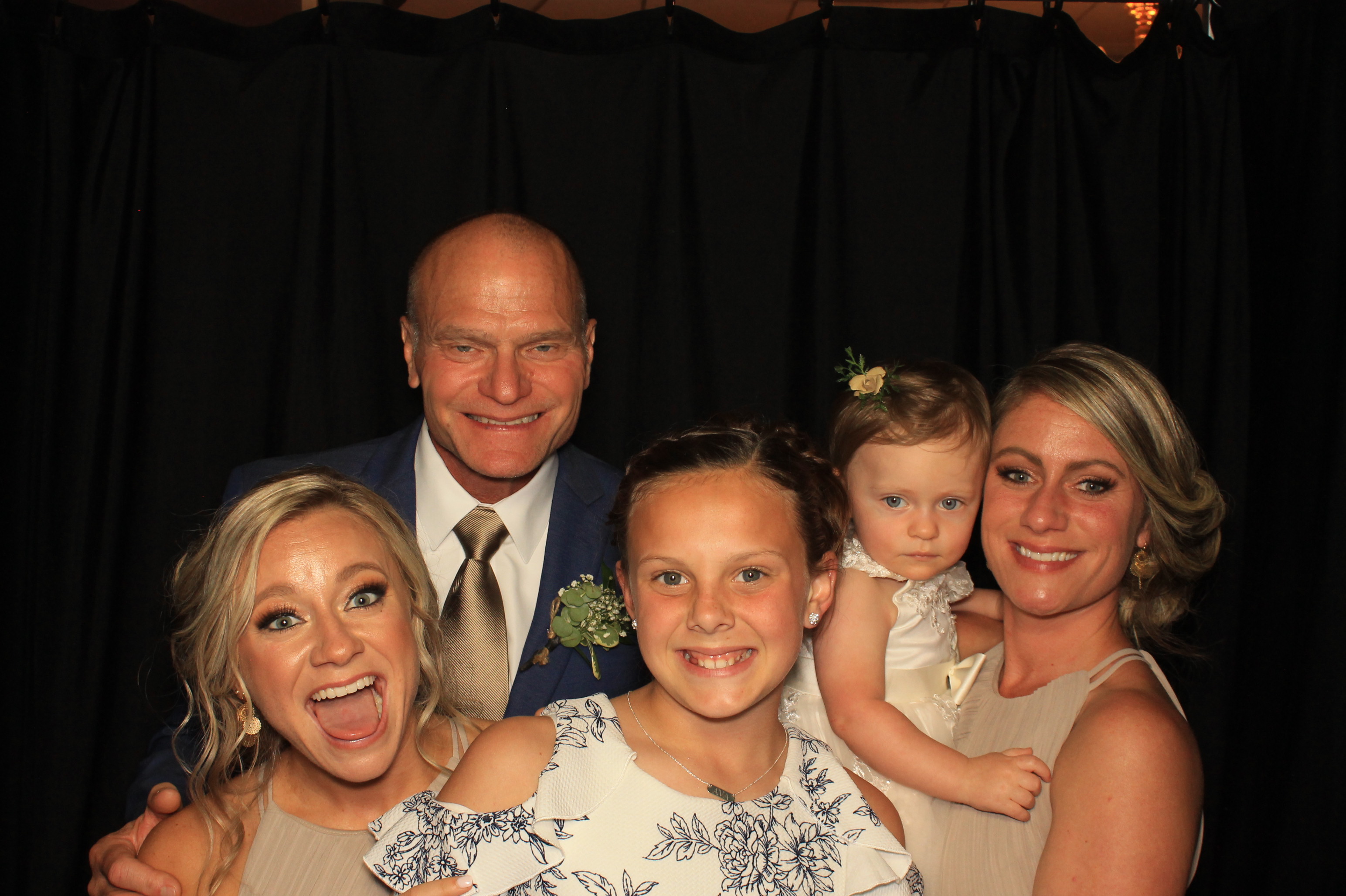 Meredith and Doug Wedding | View more photos from the event at gallery.photoboothcincy.com/u/PhotoBoothCincy/Meredith-and-Doug-Wedding